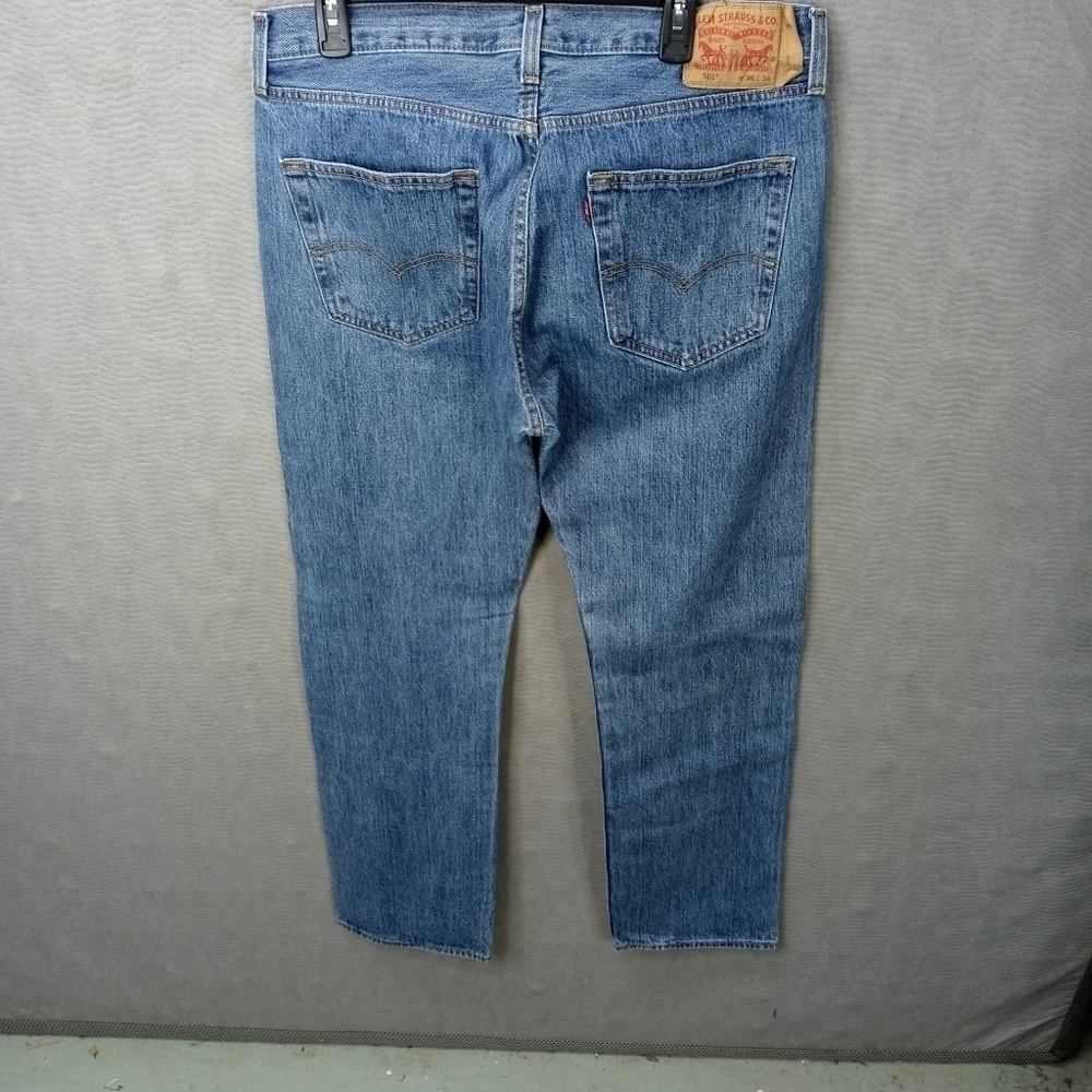 Levi's 501xx men's button fly blue jeans sz 36x34. 265 101pm